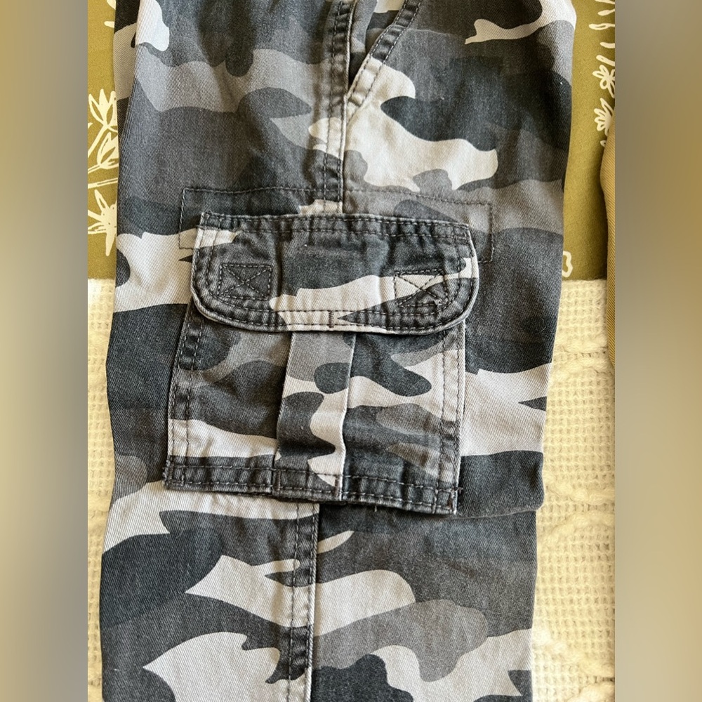 The Children’s Place Cargo Pants - Picture 2 of 4